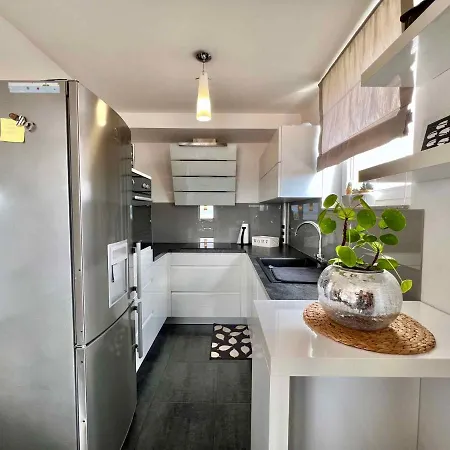 Apartment In 44153