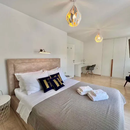 Apartment In 44153