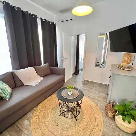 In 44153 Apartment *