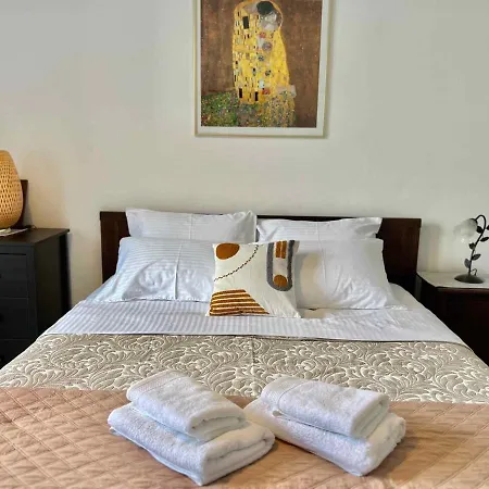 Apartment In 44153