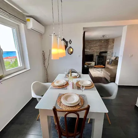 Apartment In 44153